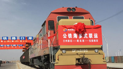 充分發(fā)揮重組資源優(yōu)勢，推進陸路、鐵路、航空、海運和信息系統(tǒng)對接、數(shù)據(jù)共享，提供“一口價、一單制、一站式”多式聯(lián)運服務(wù)；優(yōu)化全省港口物流貨運樞紐布局，健全集疏運體系，提升多式聯(lián)運承載能力和銜接水平，不斷擴大業(yè)務(wù)范圍和貨運量；加強與國際國內(nèi)大型物流企業(yè)戰(zhàn)略合作，以物流園區(qū)為節(jié)點，促進產(chǎn)業(yè)鏈供應(yīng)鏈協(xié)同發(fā)展，為客戶提供上下游多式聯(lián)運產(chǎn)業(yè)一體化解決方案，降低物流成本，提高服務(wù)效率。